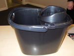 15 Liter Mop Bucket with Wringer, Classic Plastic Bucket with Side Lip for Easy Pouring, Floor Bucket with Carry Handle – Ideal for General and Small Area Cleaning Solution